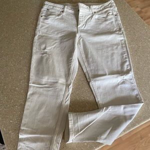 White distressed skinny Jean